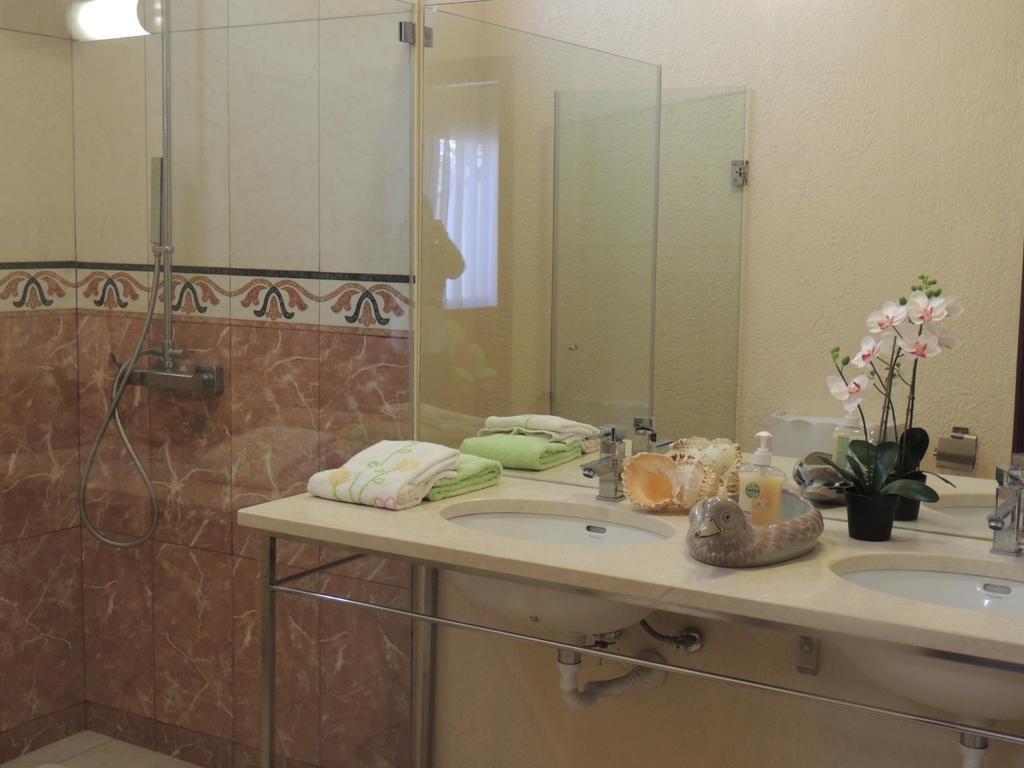 פונשל Studio Flat With Pool חדר תמונה