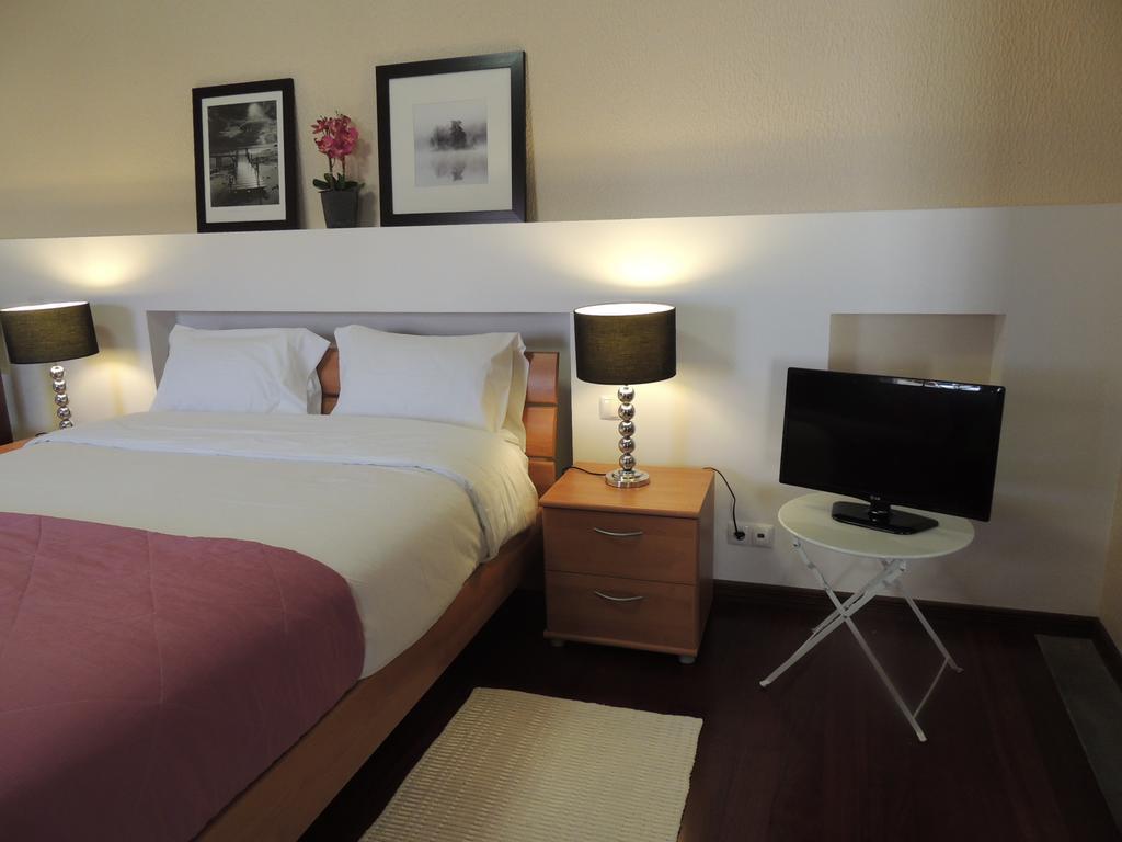 פונשל Studio Flat With Pool חדר תמונה