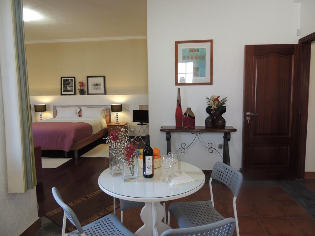 פונשל Studio Flat With Pool חדר תמונה